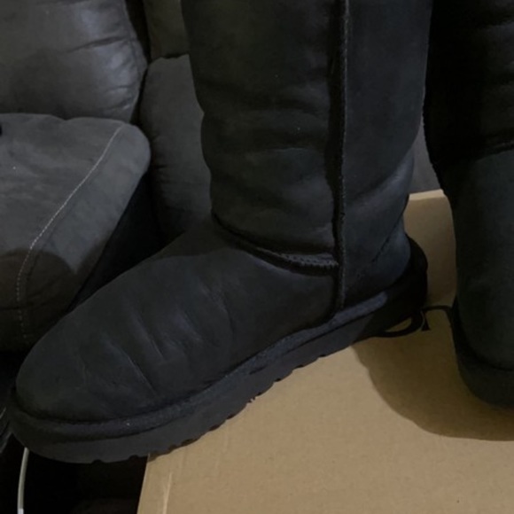 Woman’s Ugg’s boots - Picture 2 of 9